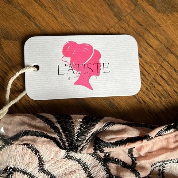 L’Atiste by Amy embroidered lacey off the shoulder crop top size Medium - Picture 3 of 10